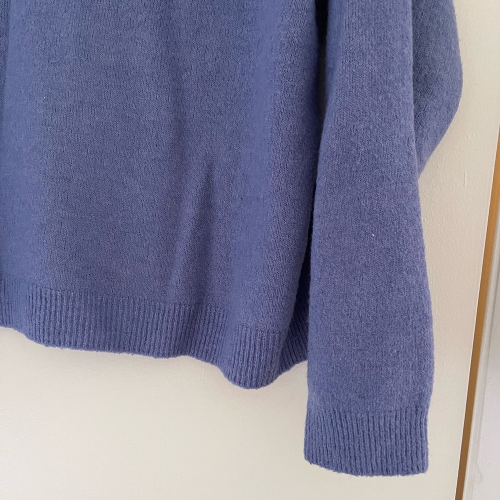 H&M Women's Sweater - Picture 2 of 6
